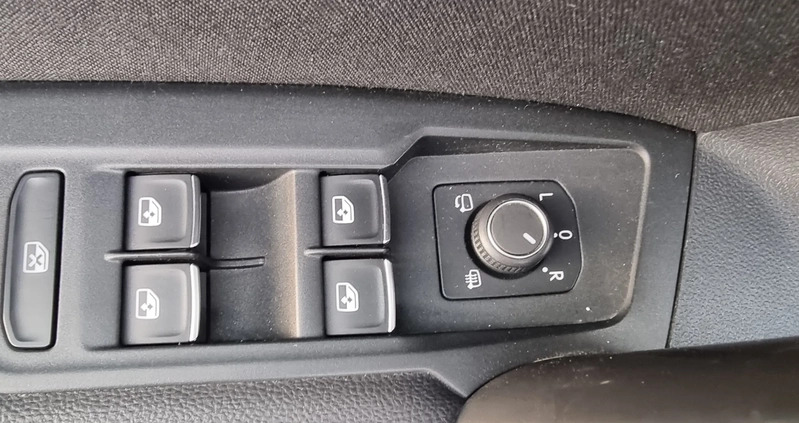Volkswagen Tiguan cena 122987 przebieg: 152000, rok produkcji 2019 z Piaski małe 596